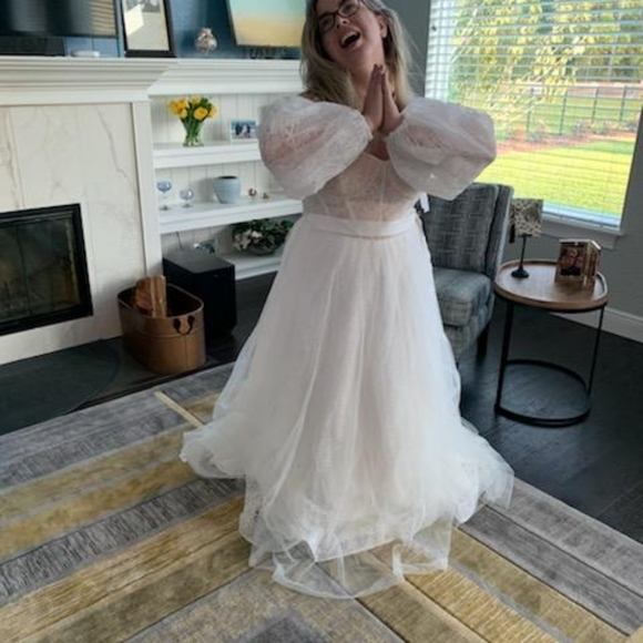 Vera Wang Wedding Dress - Picture 5 of 5